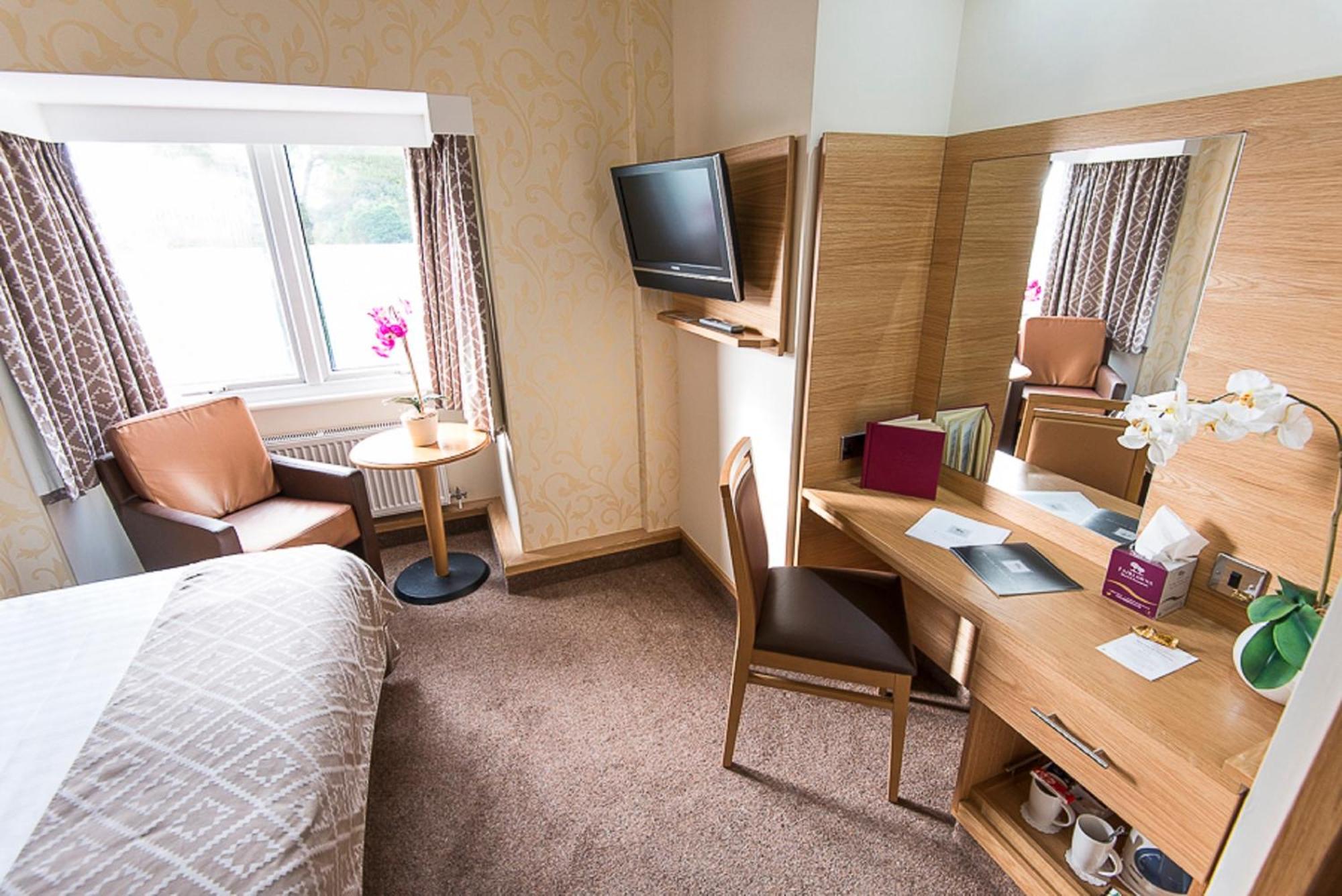 Fairlawns, Hotel And Spa Walsall Exterior photo
